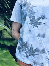 Load image into Gallery viewer, Maple leaf Tee Shirt - Cotton 14
