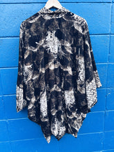 Load image into Gallery viewer, Batik Kimono - Java - Dark with sleeve detailing - Homegrown Botanica
