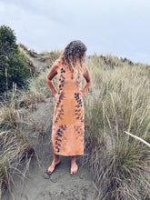 Load image into Gallery viewer, Knotweed Apricot dress ~ Linen ~ M
