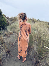 Load image into Gallery viewer, Knotweed Apricot dress ~ Linen ~ M
