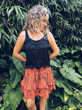 Load image into Gallery viewer, Wild Rust skirt ~ Linen ~ L
